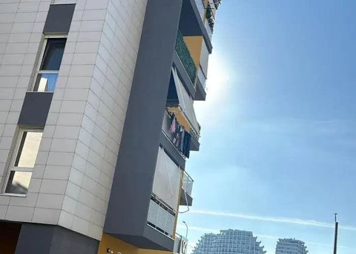 View Premium شقة تيرانا